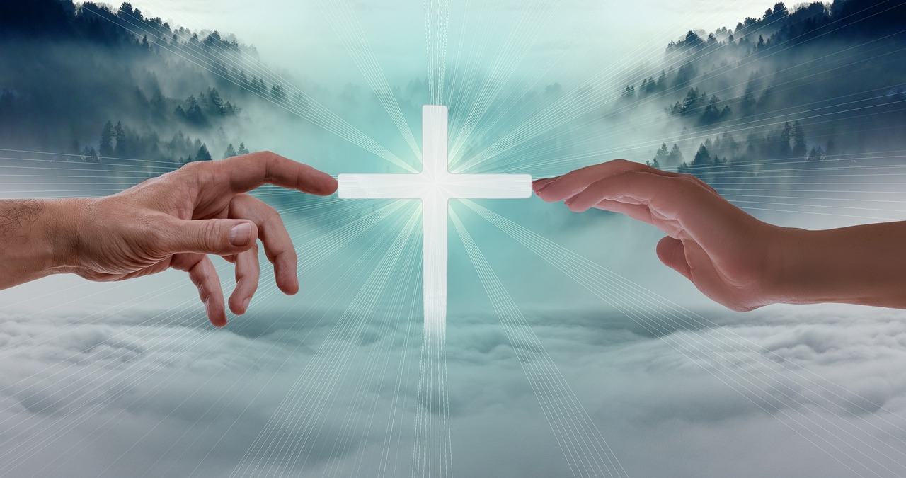 Deux mains tendues vers une croix lumineuse, symbolisant la connexion spirituelle à travers les louanges chrétiennes de Sionysworship